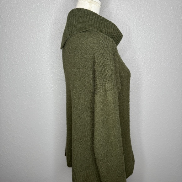 Banana‎ Republic Olive Green Turtleneck small sweater - Picture 6 of 9